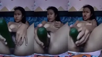 ABG Indo Sange Berat Colmek Pakai Timun Gede Becek
