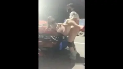 Genjot Cewek Bohay di Atas Kap Mobil Sampe Becek